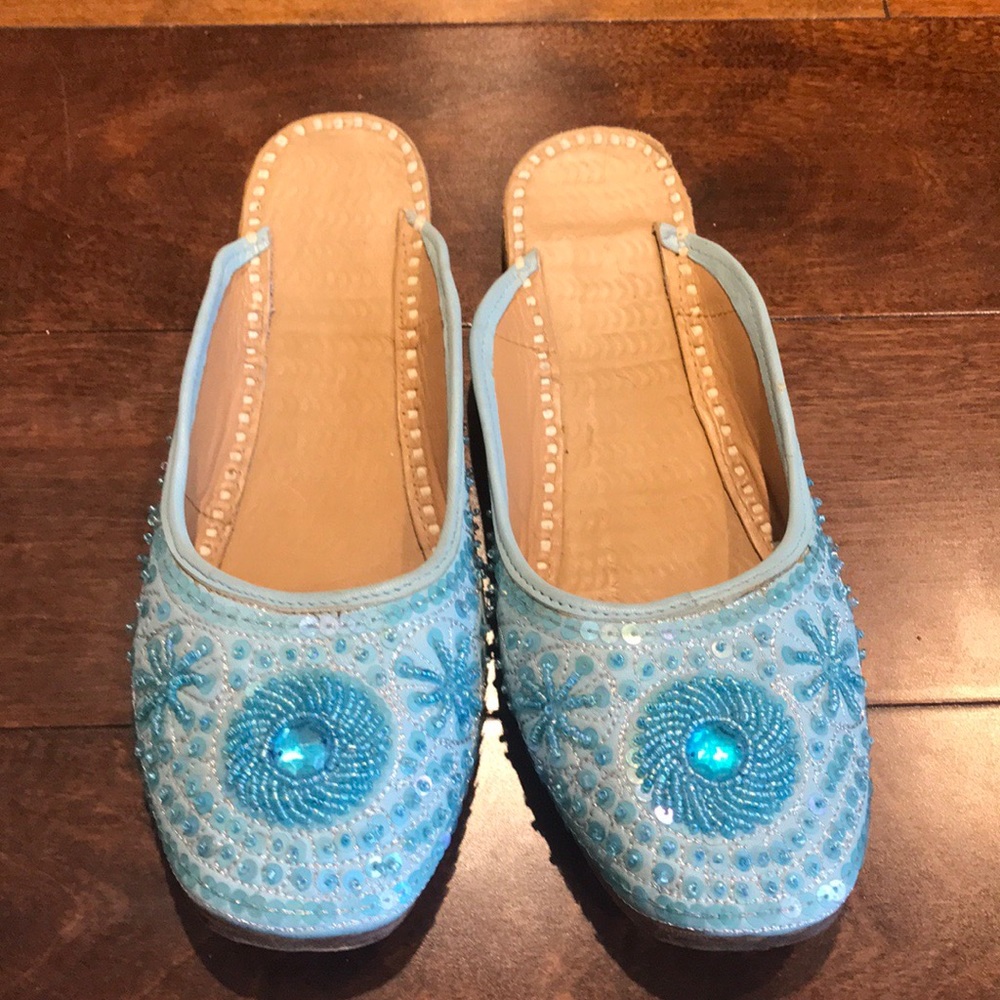 Cute beaded sandals Sz 8 - Picture 1 of 3